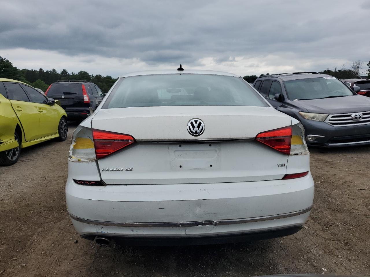 2016 VOLKSWAGEN Passat