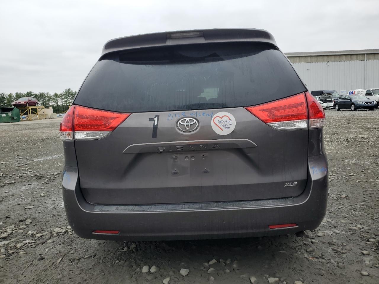 2012 TOYOTA SIENNA