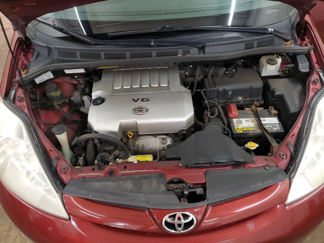 2010 TOYOTA SIENNA