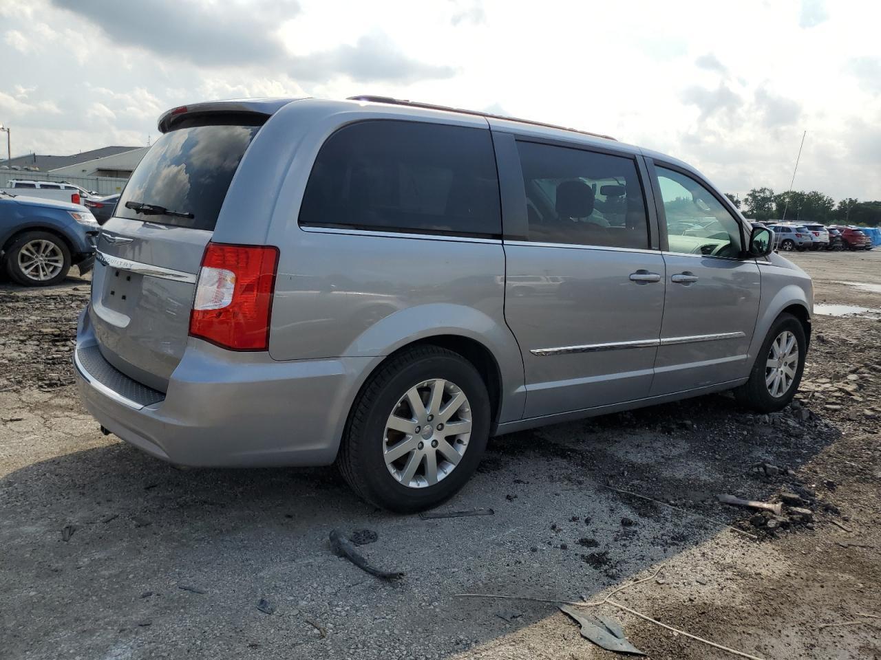 2013 CHRYSLER Town & Country