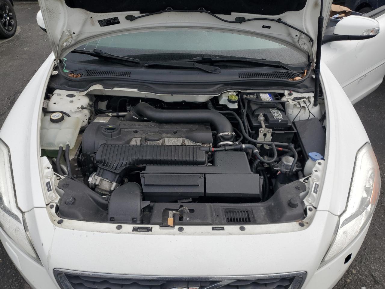 2011 VOLVO C70