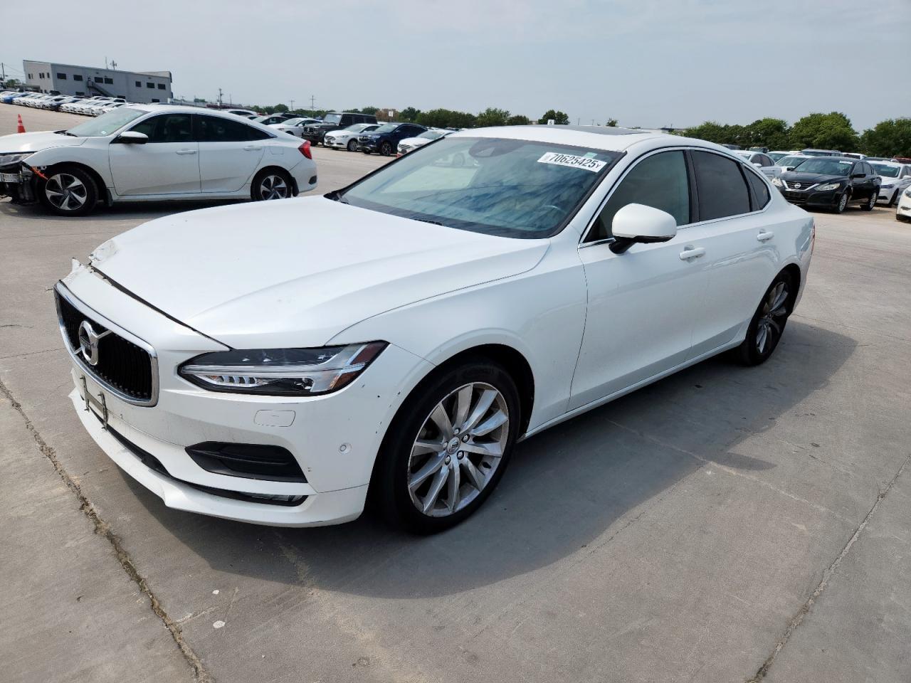 2017 VOLVO S90