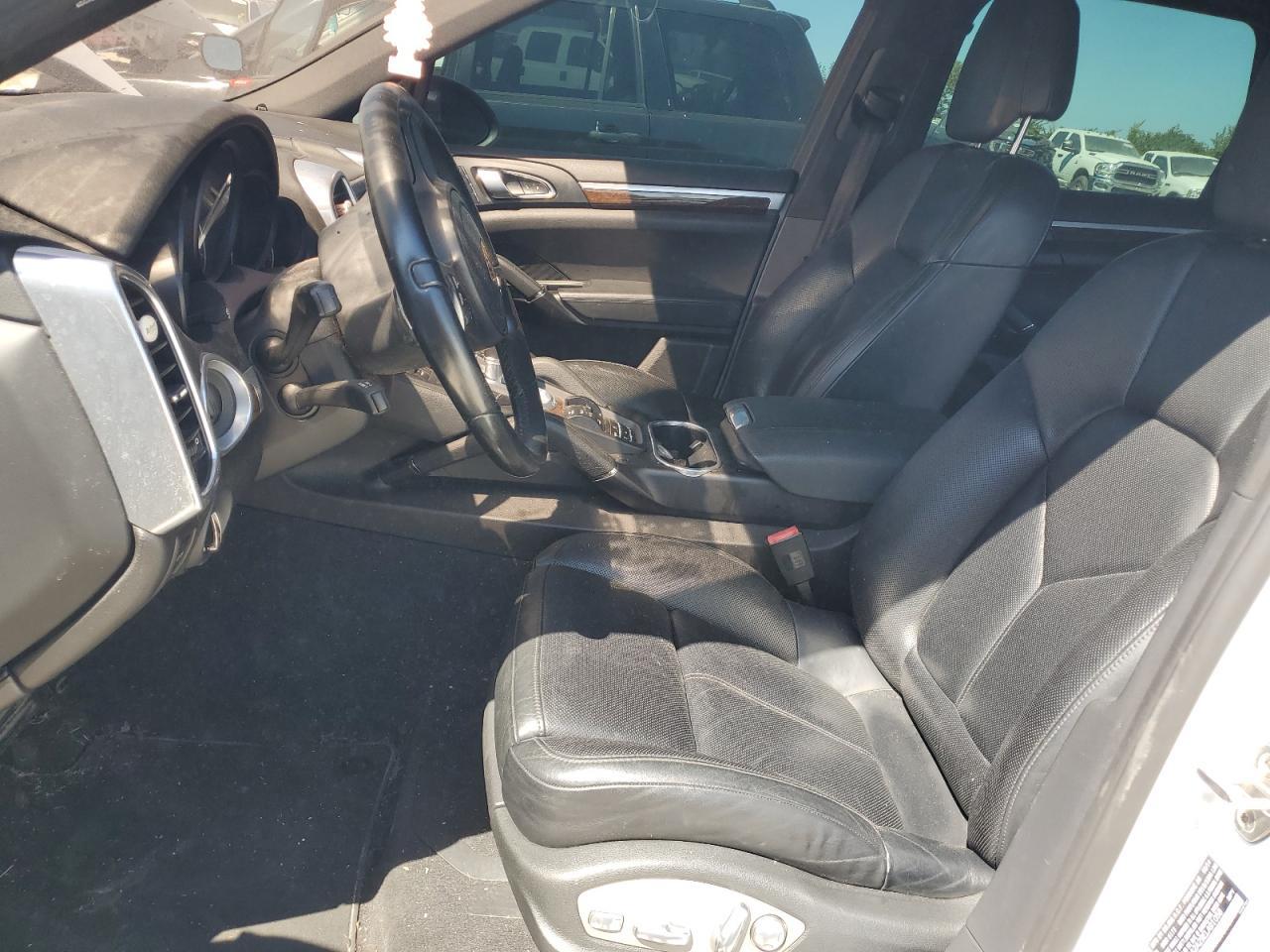 2014 PORSCHE CAYENNE