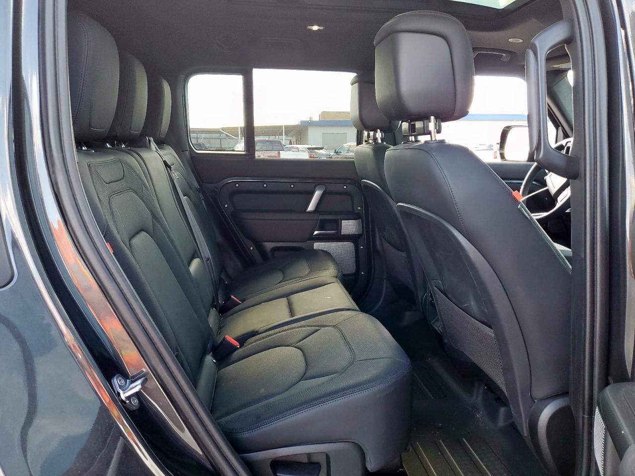 2024 LAND ROVER Defender