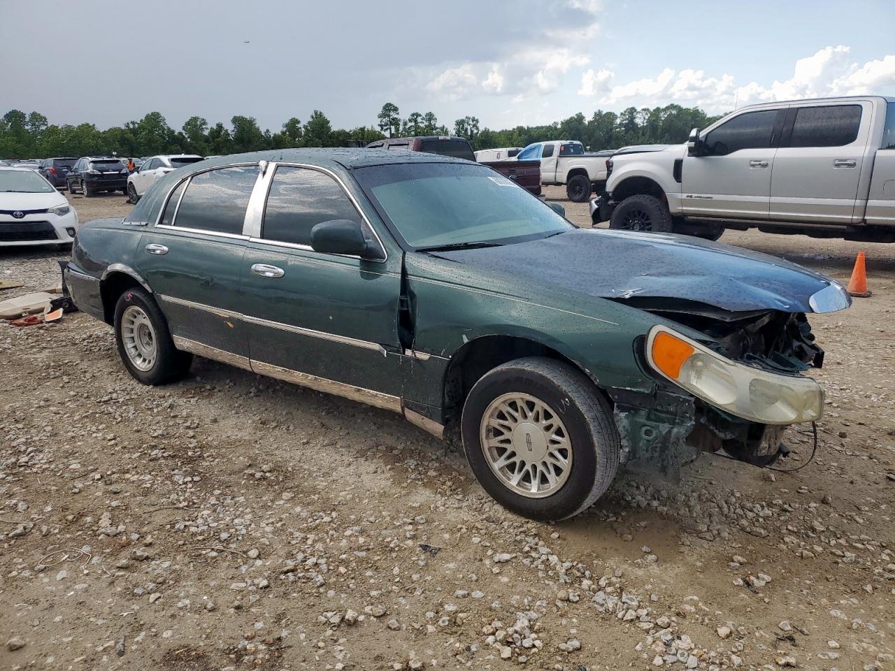 2000 LINCOLN Town Car