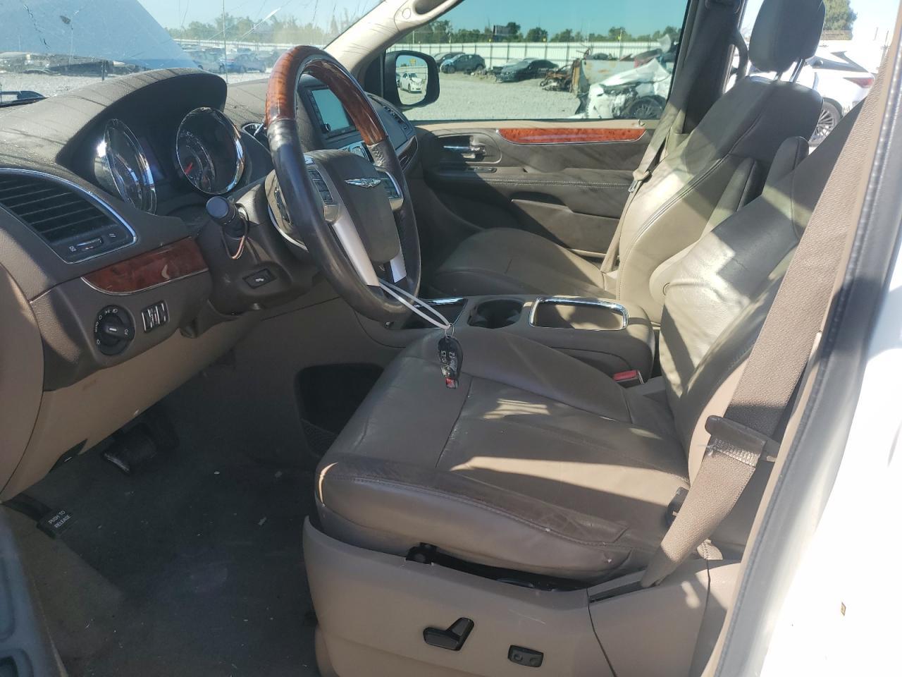 2012 CHRYSLER Town & Country