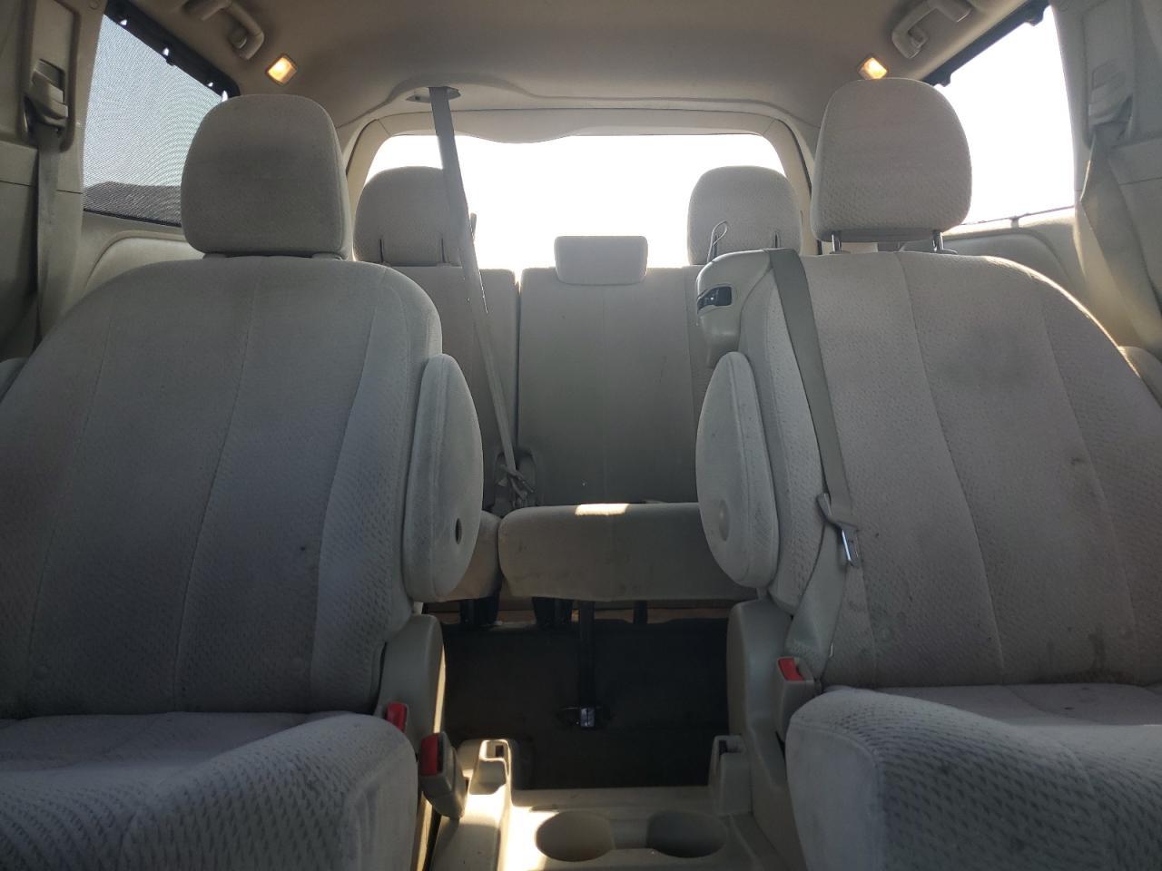 2013 TOYOTA SIENNA