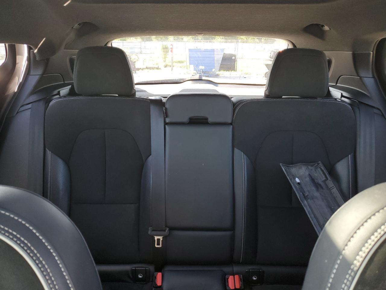 2021 VOLVO XC40