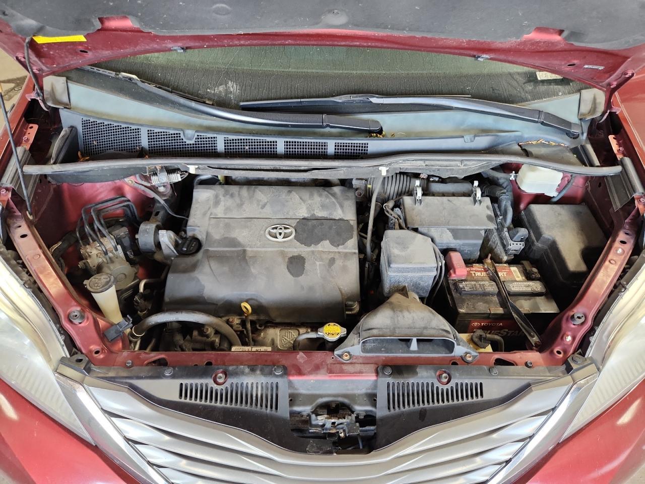 2013 TOYOTA SIENNA