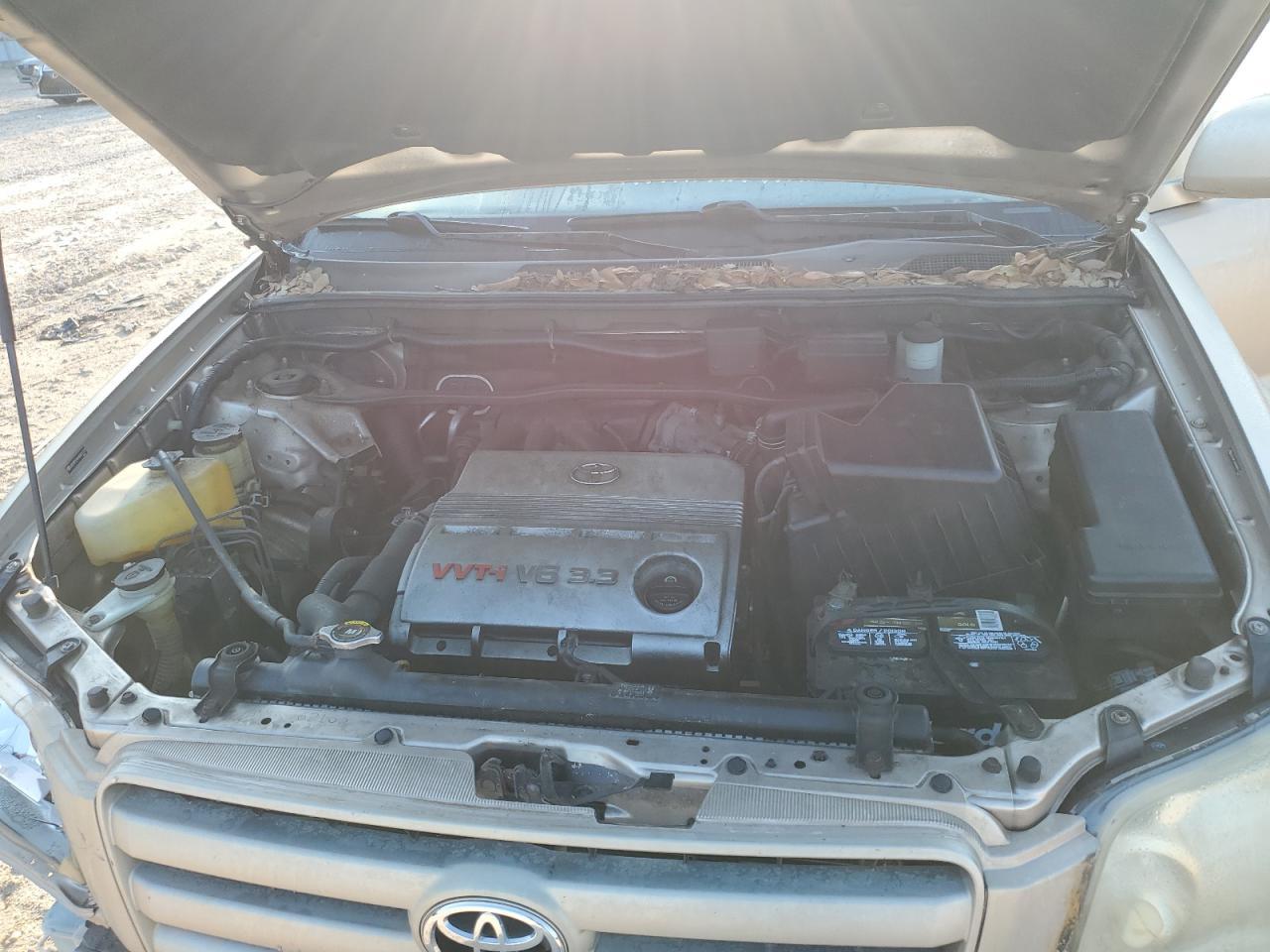 2004 TOYOTA HIGHLANDER