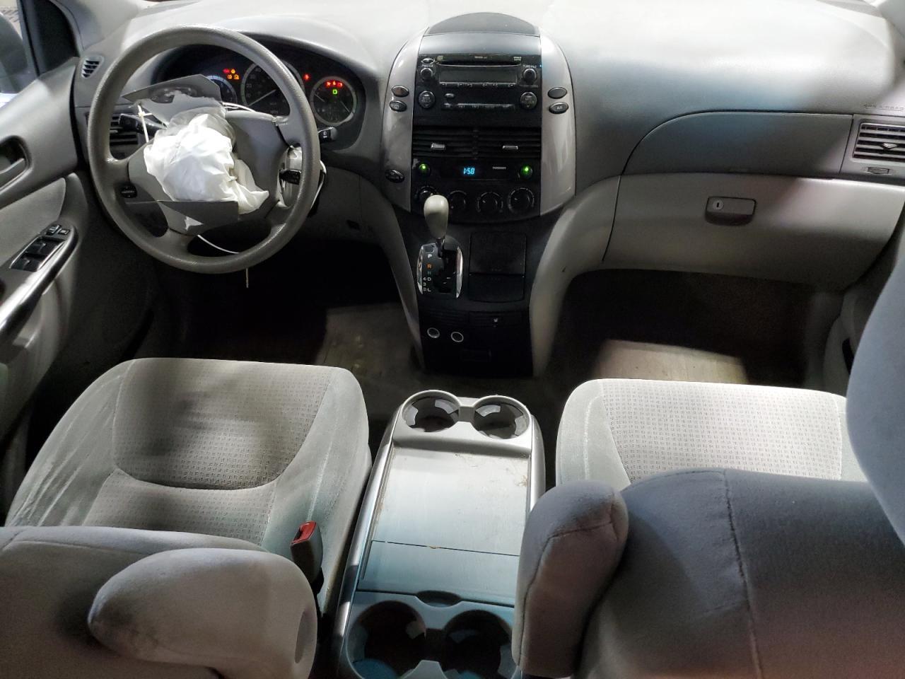 2010 TOYOTA SIENNA