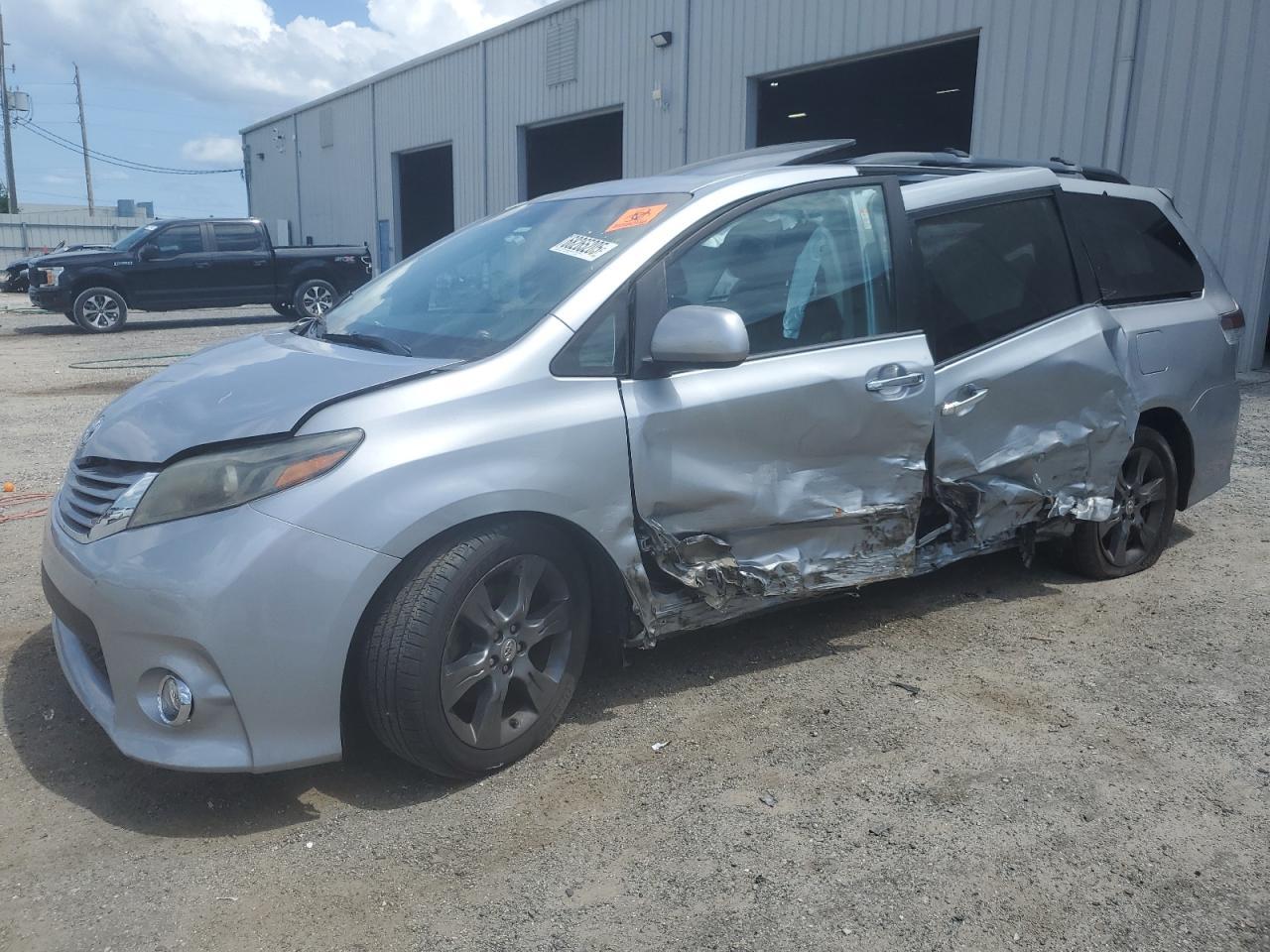 2016 TOYOTA SIENNA
