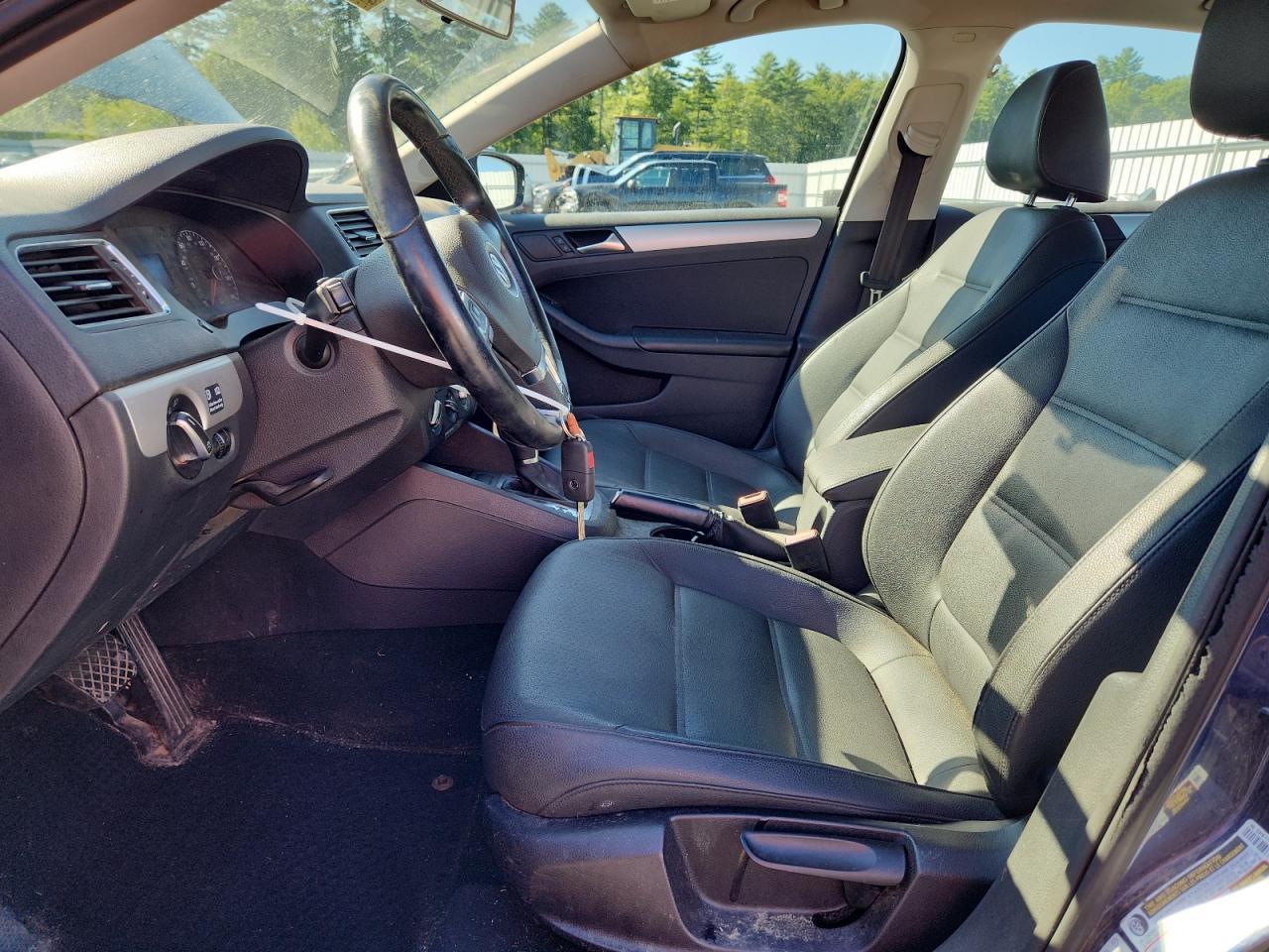 2011 VOLKSWAGEN JETTA