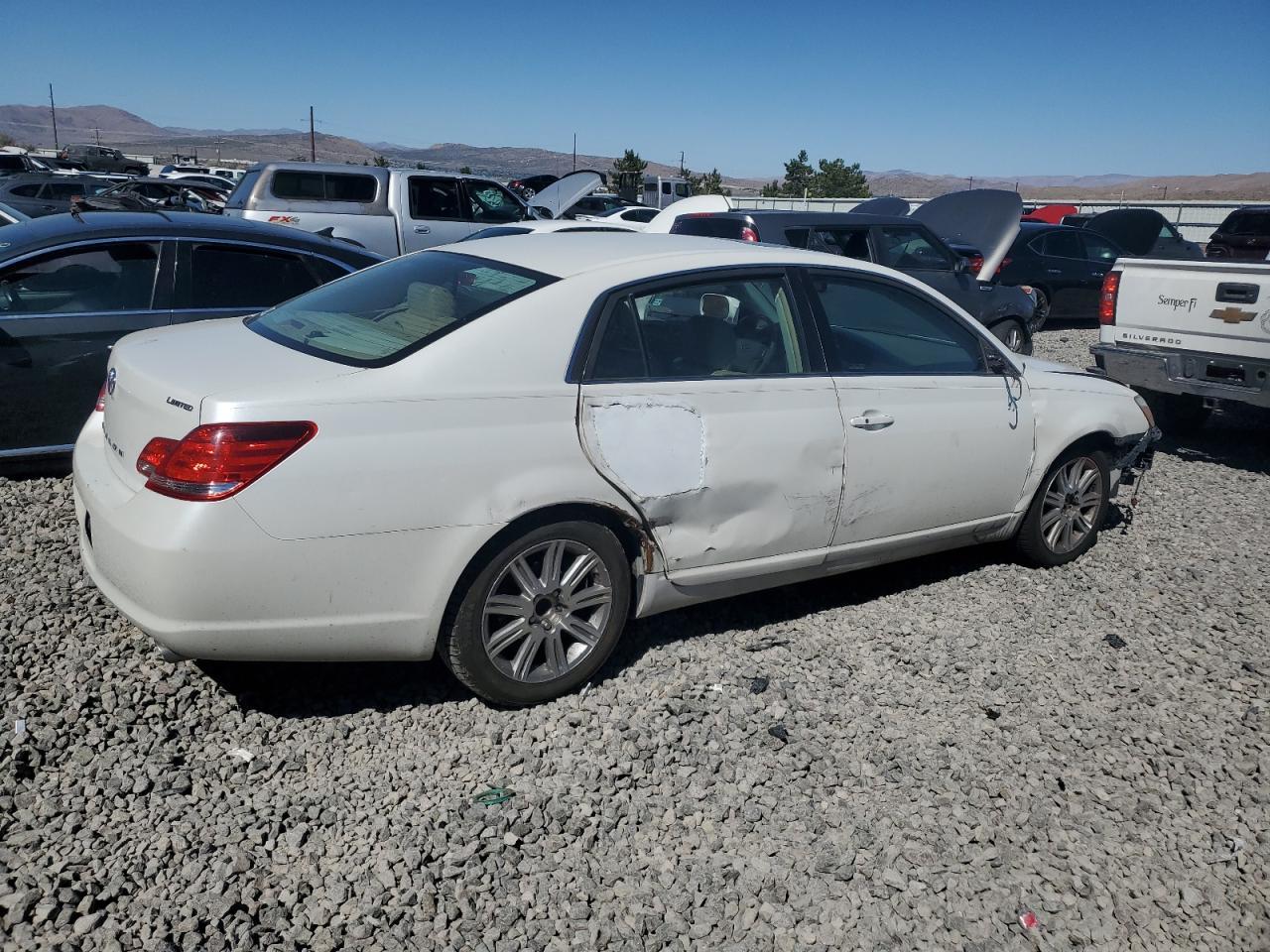 2005 TOYOTA Avalon