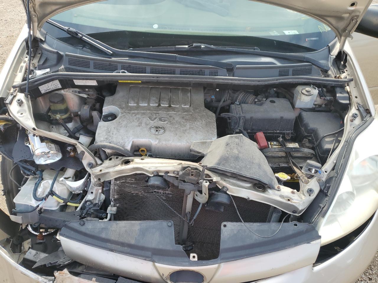 2010 TOYOTA SIENNA
