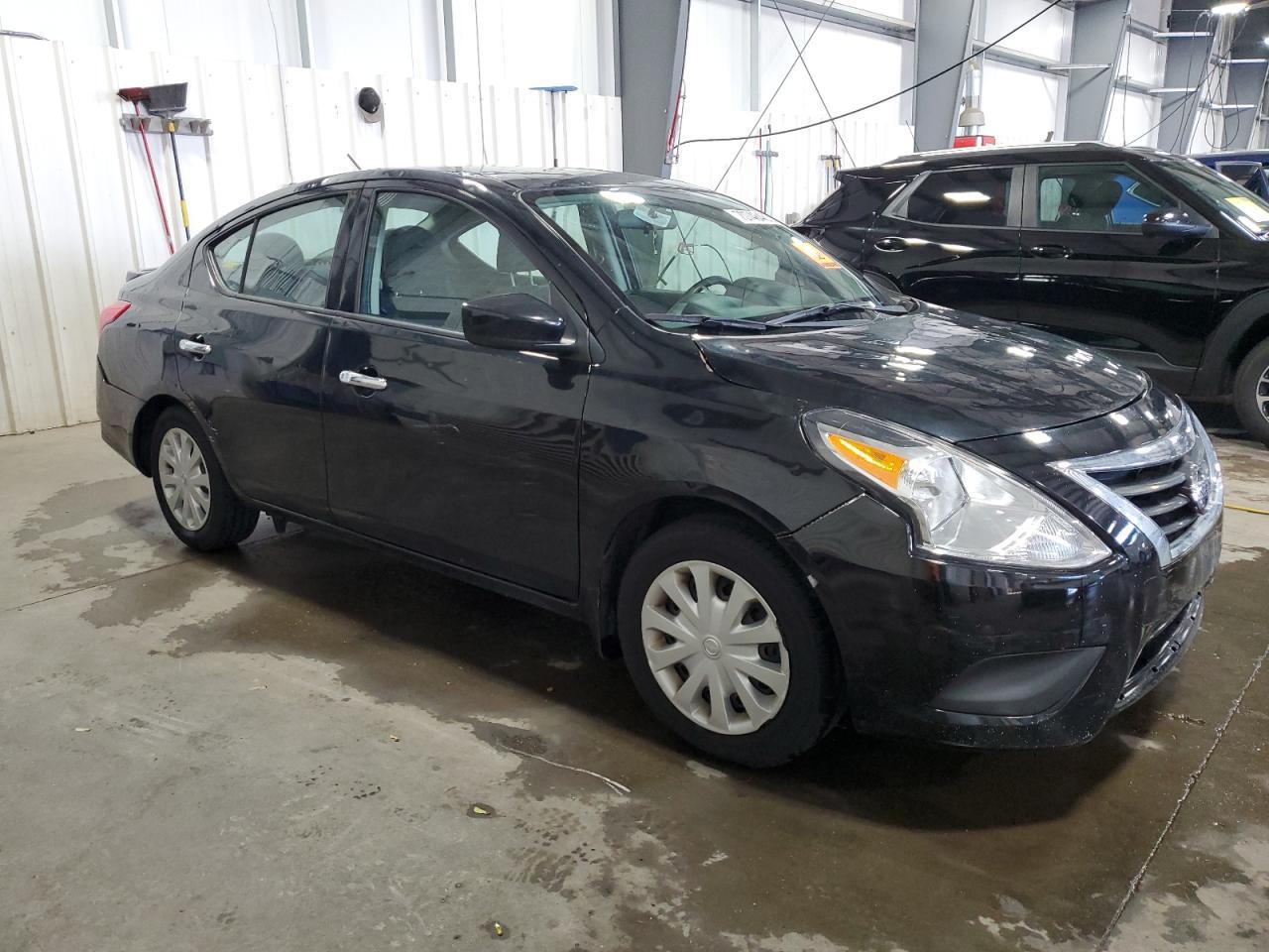 2017 NISSAN VERSA
