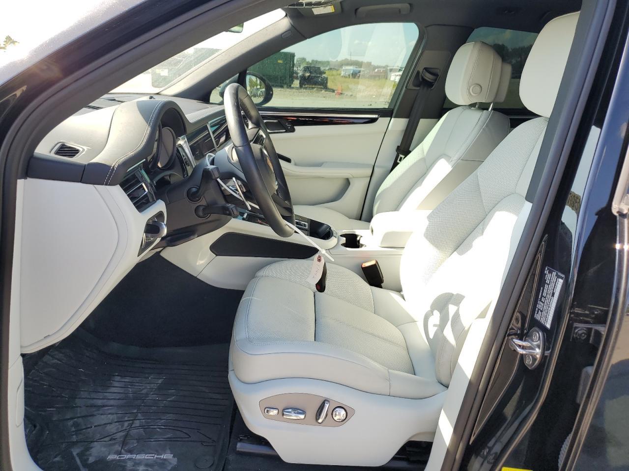 2024 PORSCHE Macan