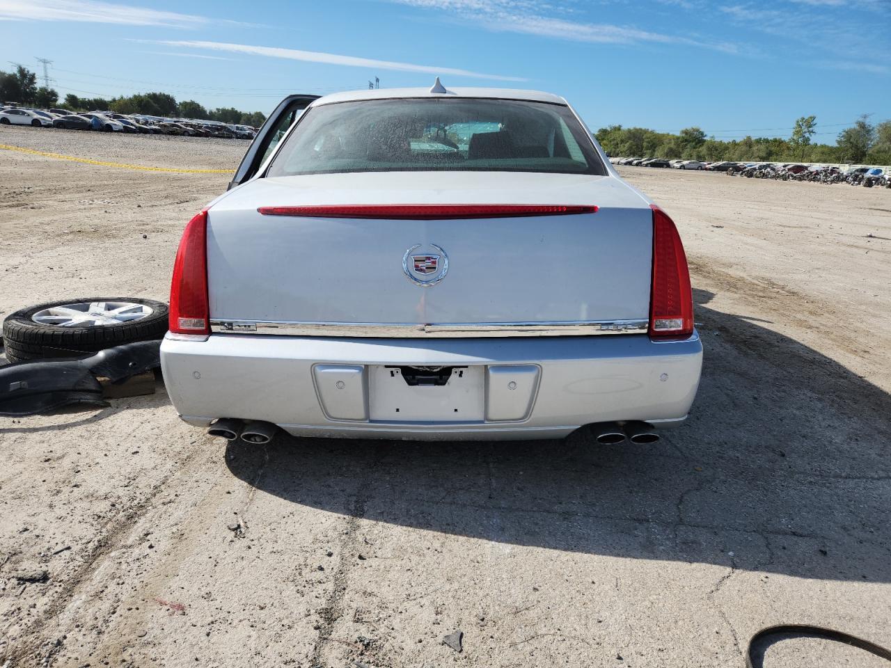 2011 CADILLAC DTS