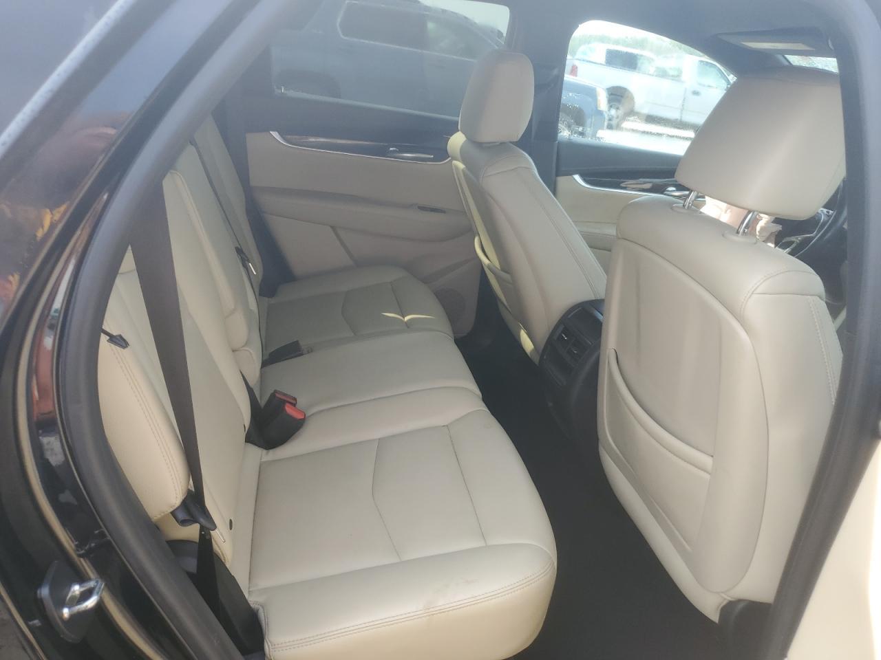 2017 CADILLAC XT5