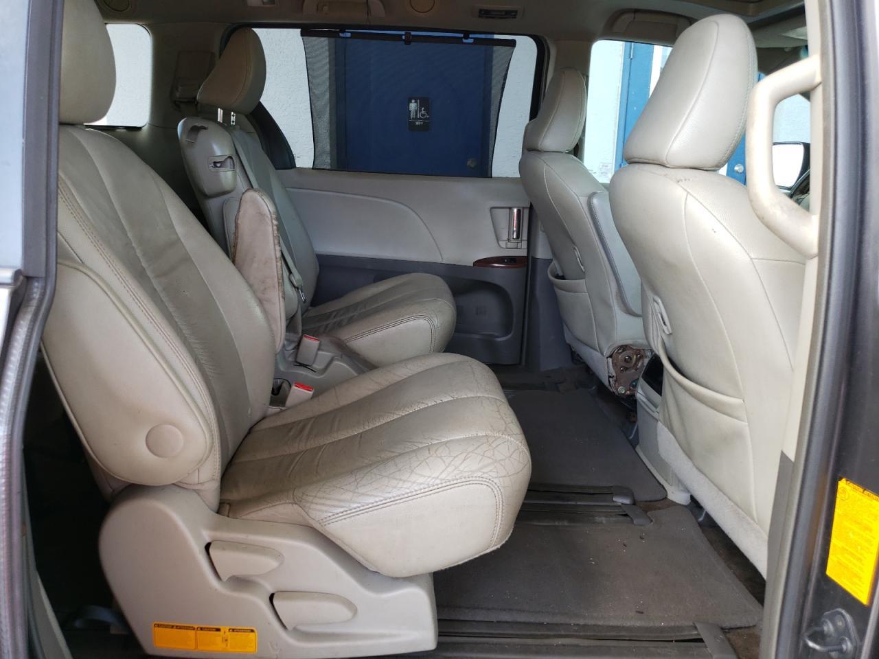 2012 TOYOTA SIENNA