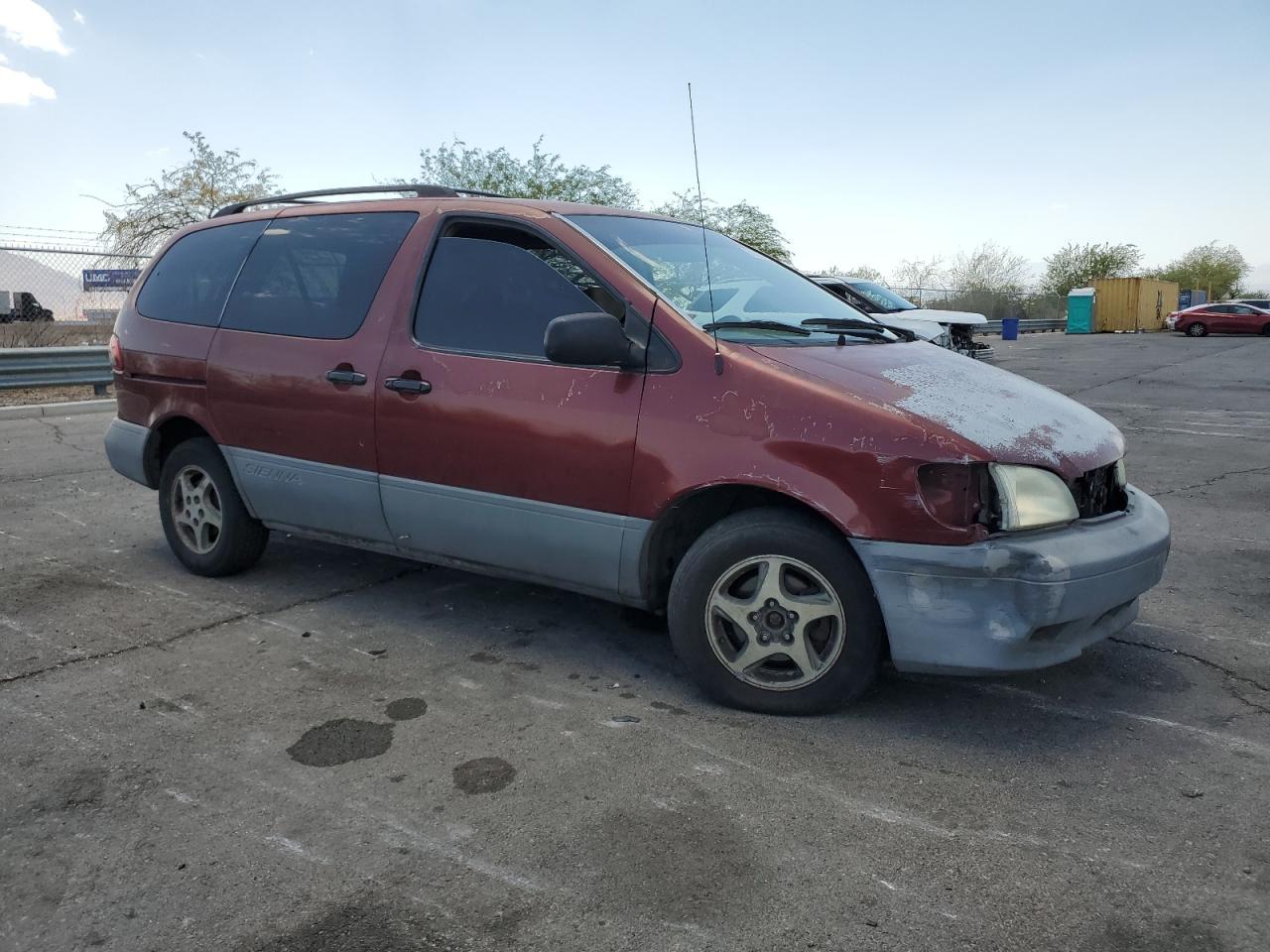 2002 TOYOTA SIENNA