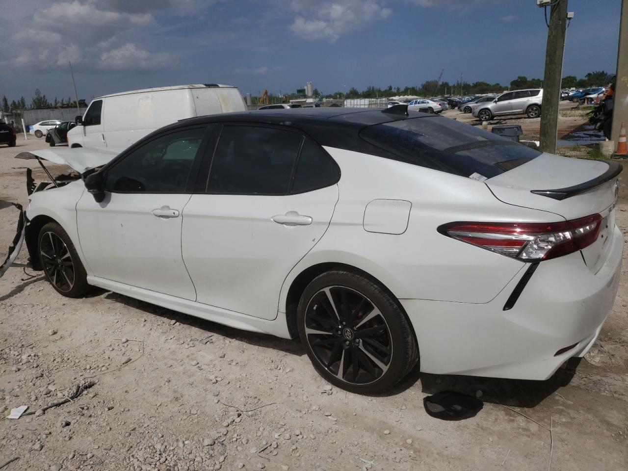 2018 TOYOTA CAMRY