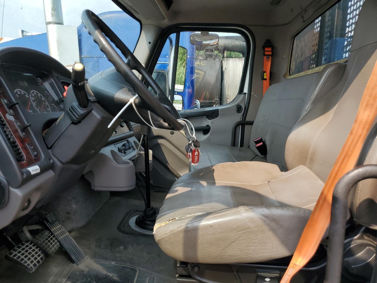 2014 FREIGHTLINER M2 106