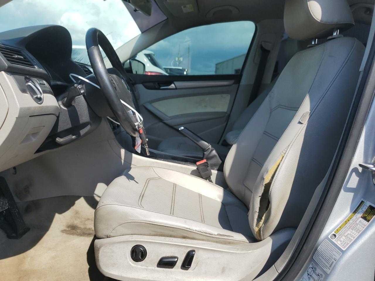 2015 VOLKSWAGEN Passat