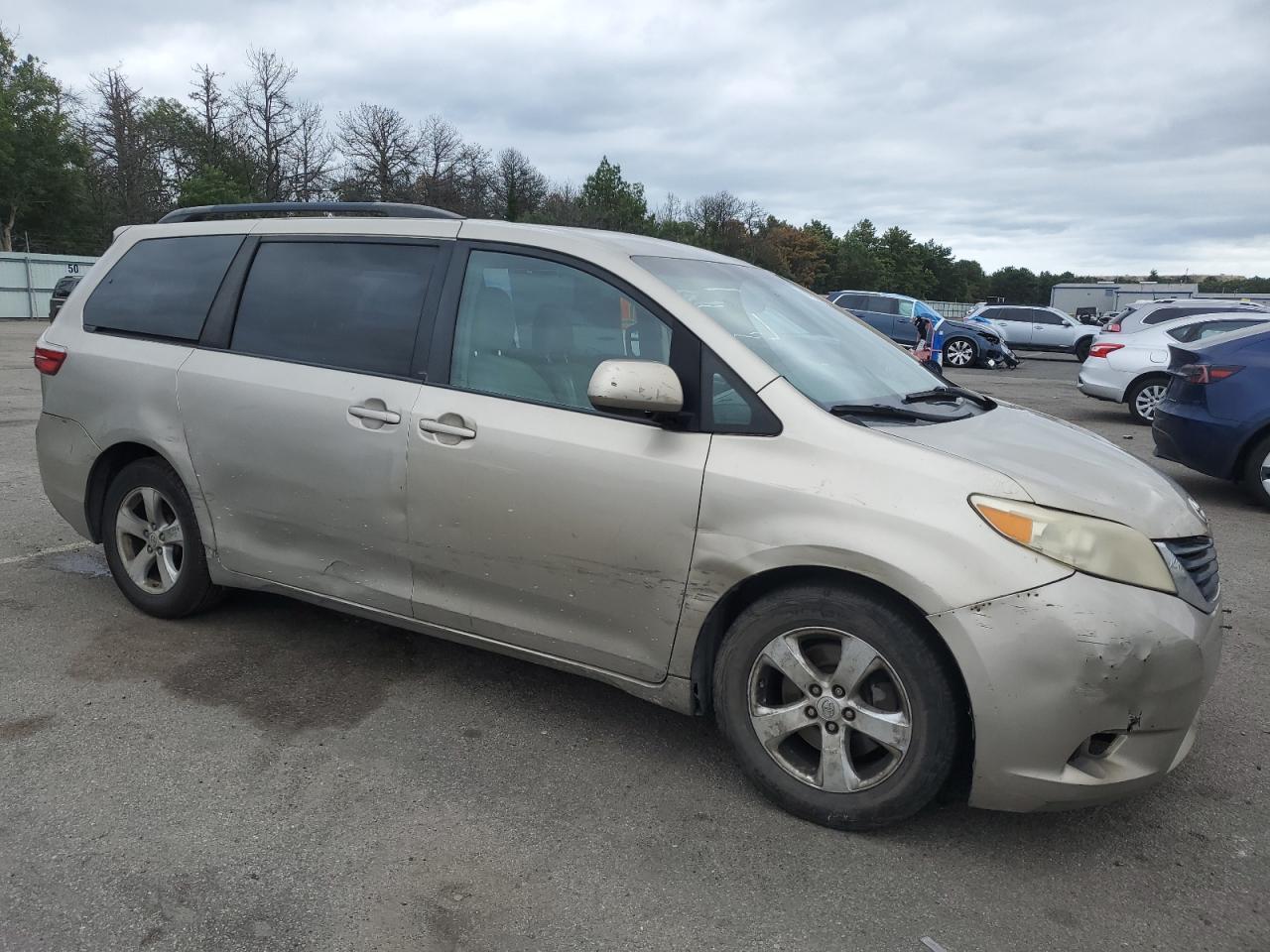 2015 TOYOTA SIENNA