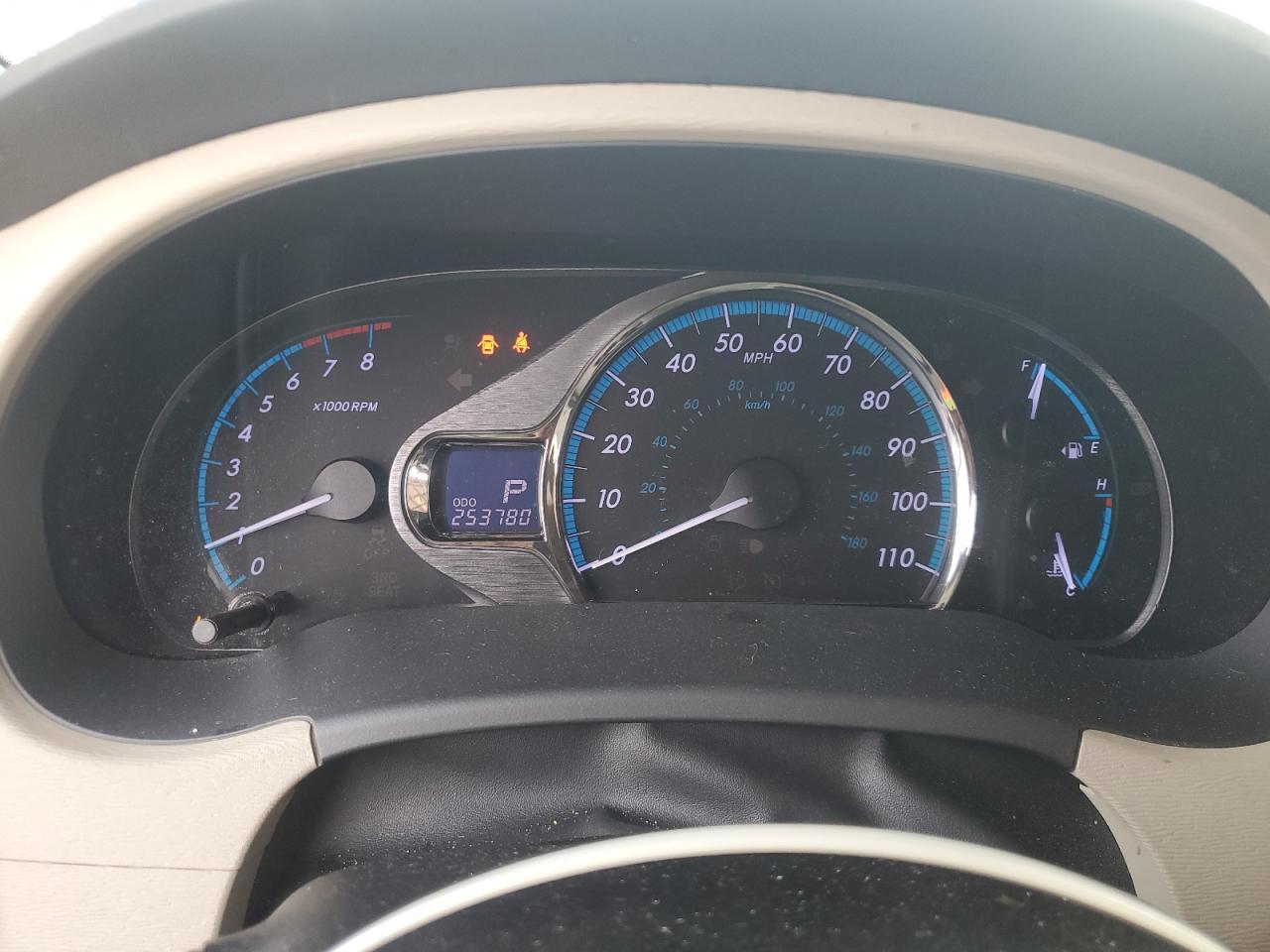 2011 TOYOTA SIENNA