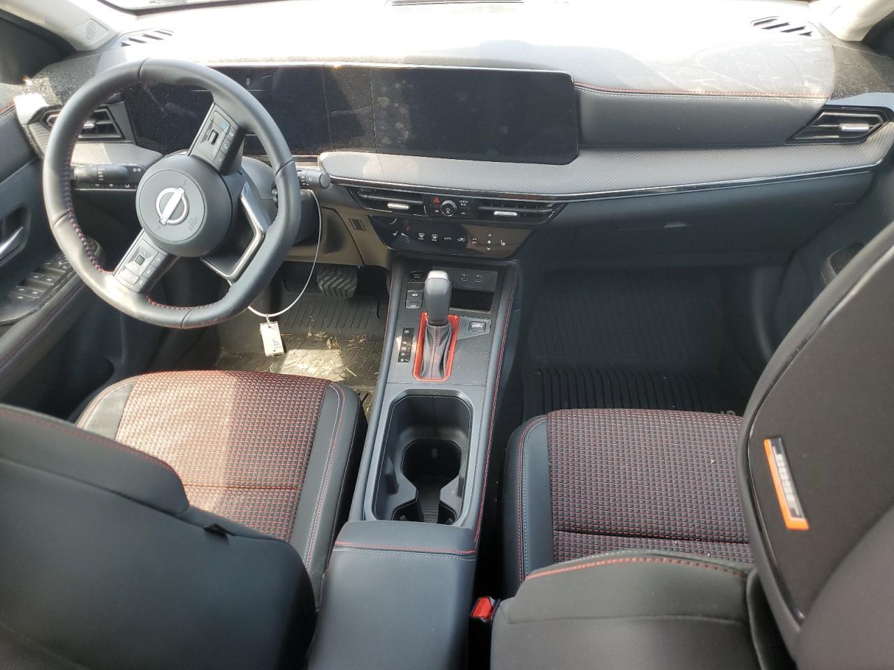 2025 NISSAN KICKS