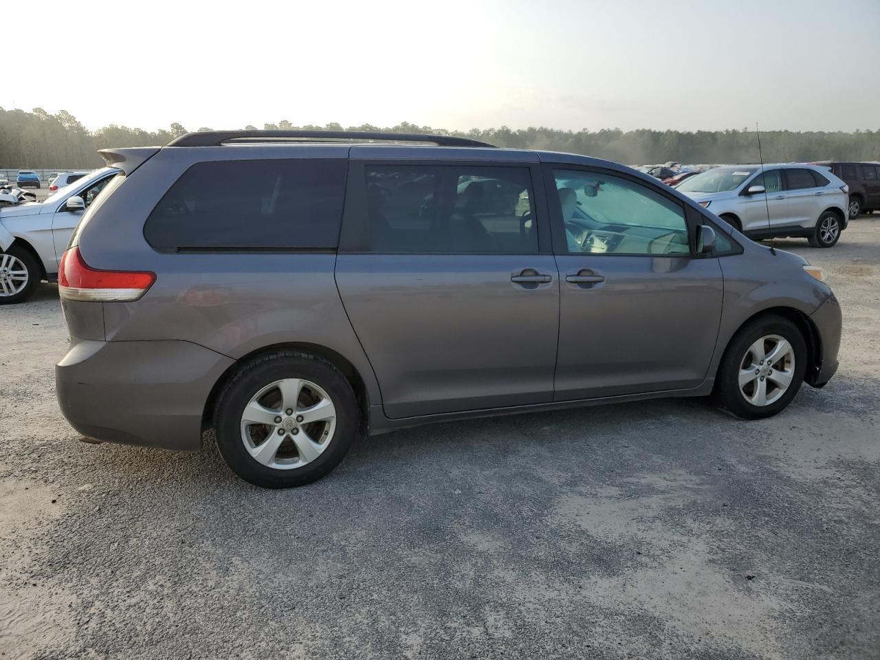 2014 TOYOTA SIENNA