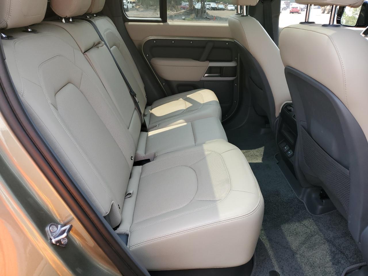 2024 LAND ROVER Defender