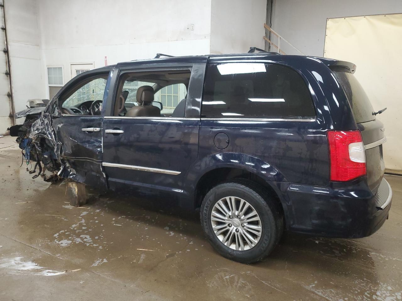 2016 CHRYSLER Town & Country