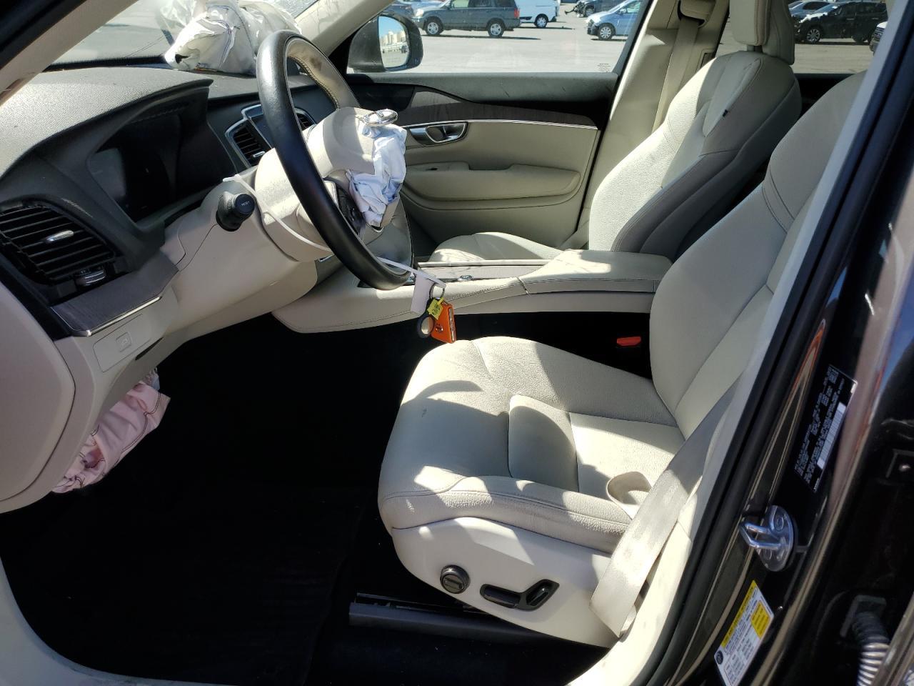 2023 VOLVO XC90