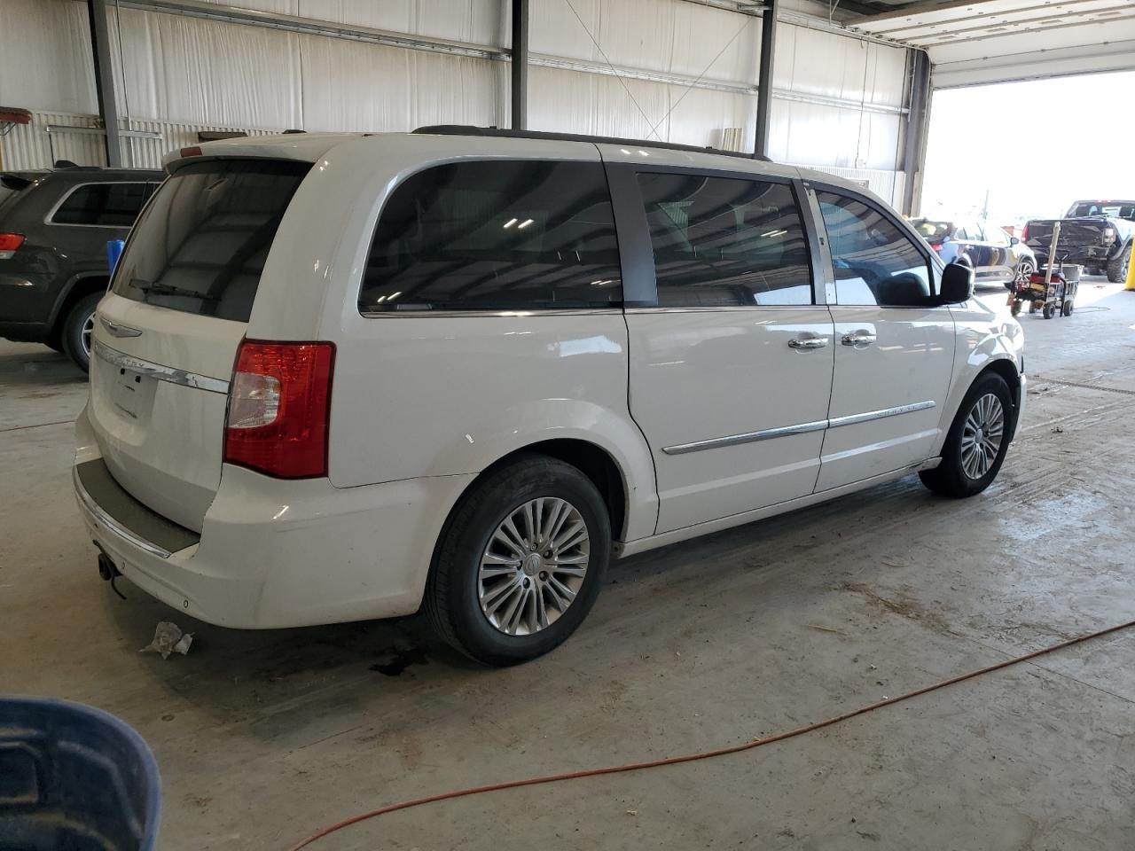 2015 CHRYSLER Town & Country