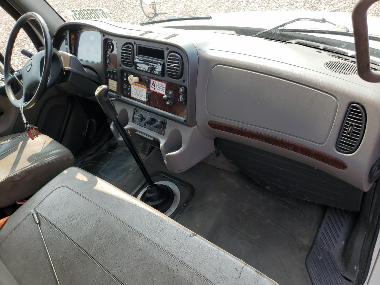 2014 FREIGHTLINER M2 106