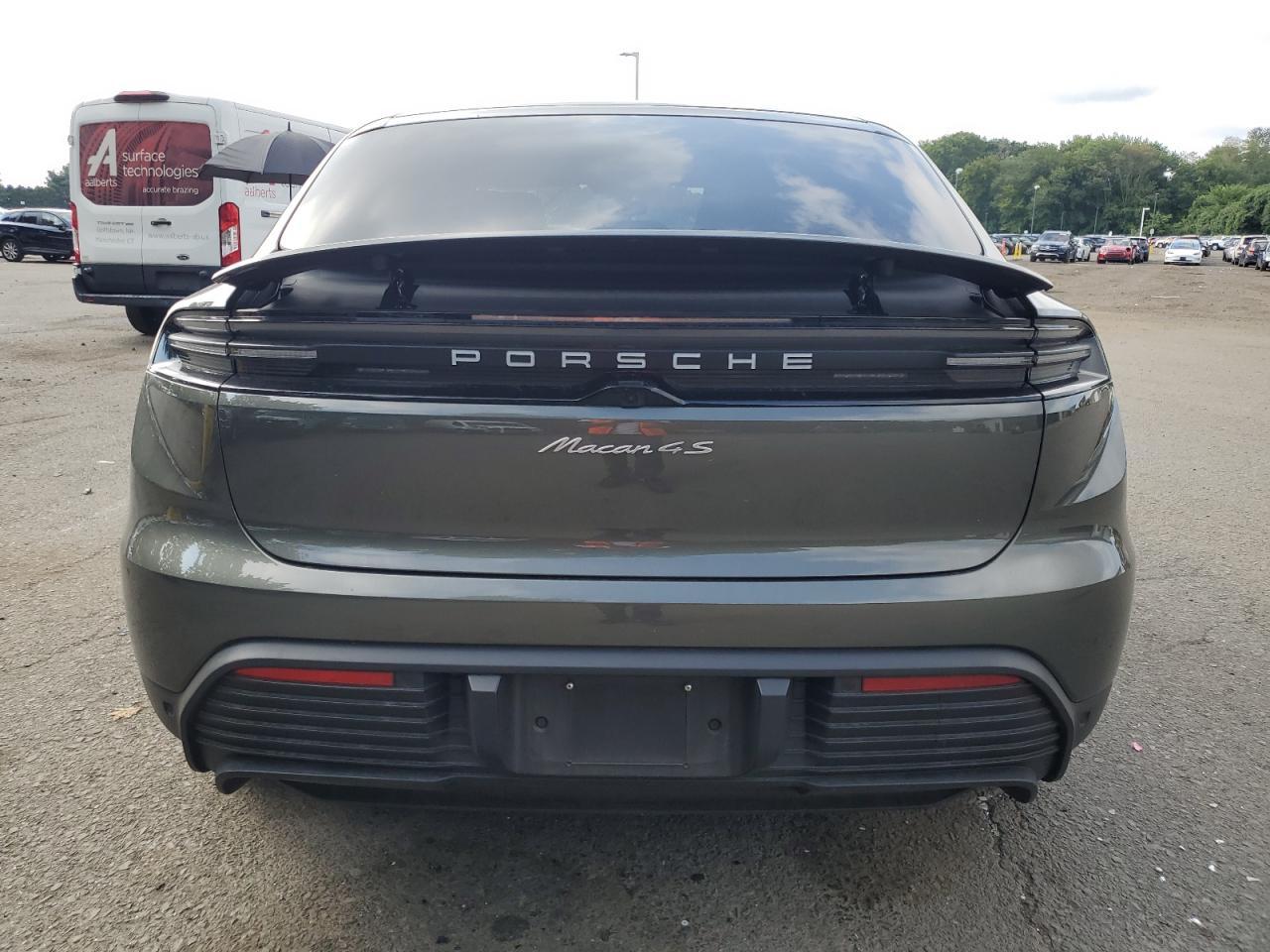 2025 PORSCHE Macan