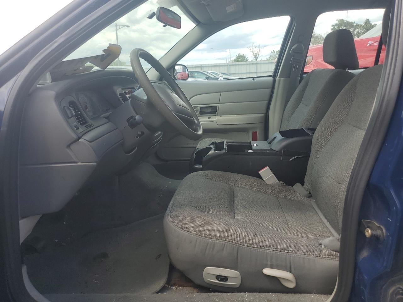 2003 FORD Crown Victoria