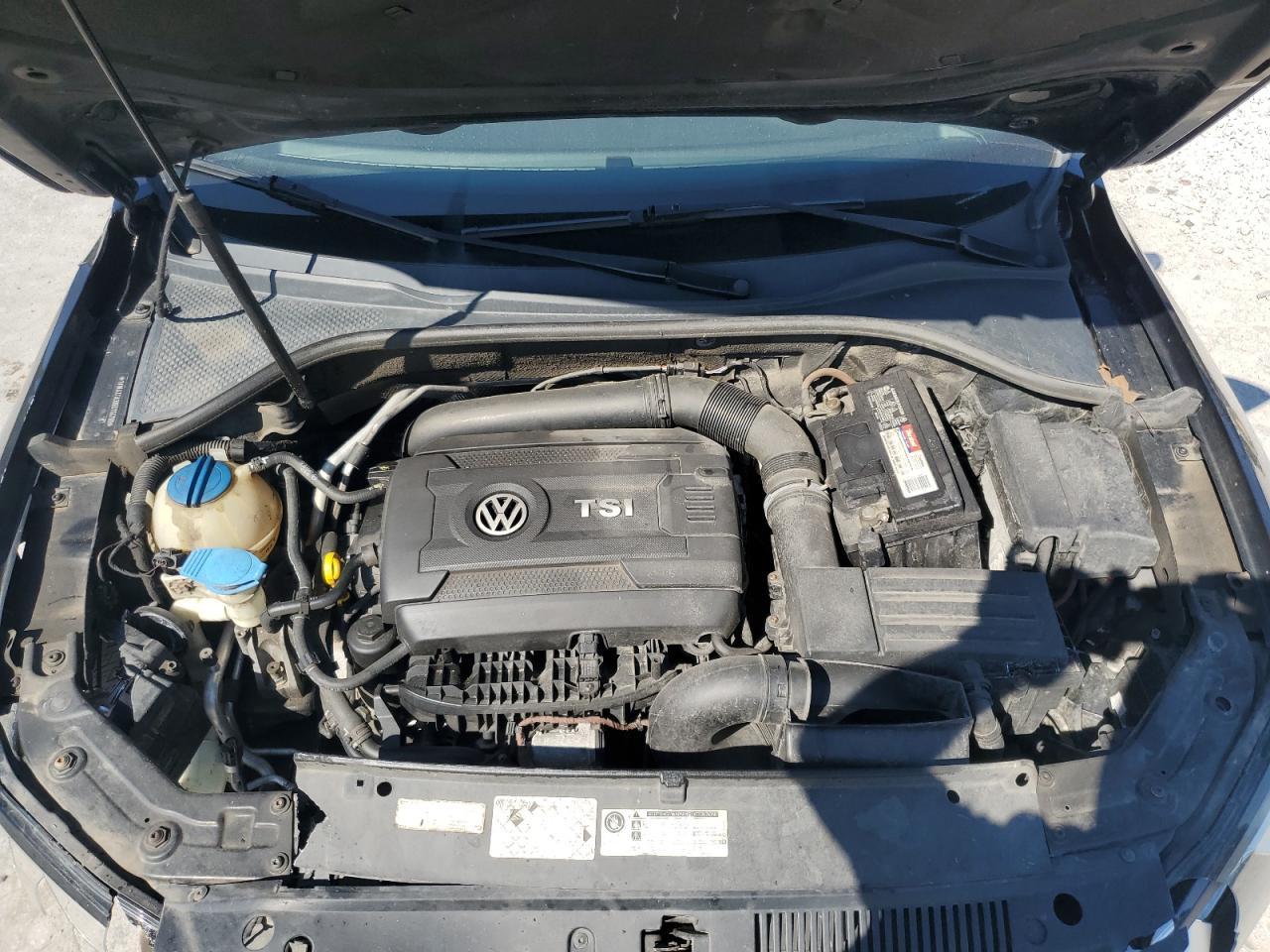 2014 VOLKSWAGEN Passat
