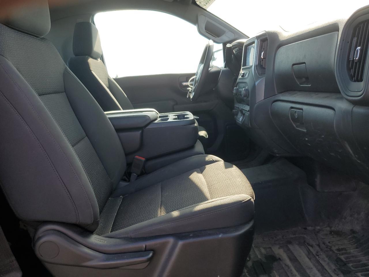 2024 CHEVROLET Silverado