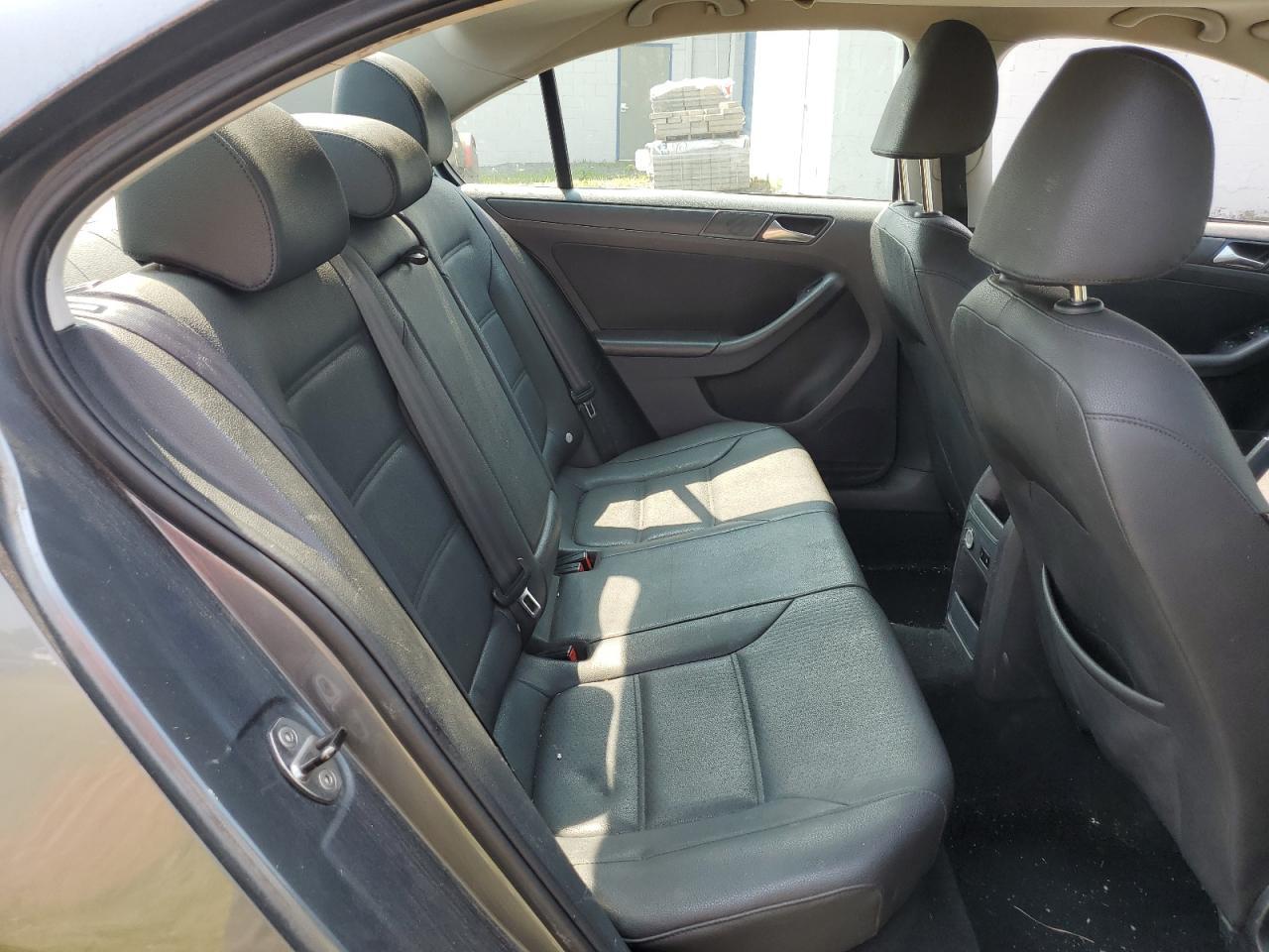 2011 VOLKSWAGEN JETTA