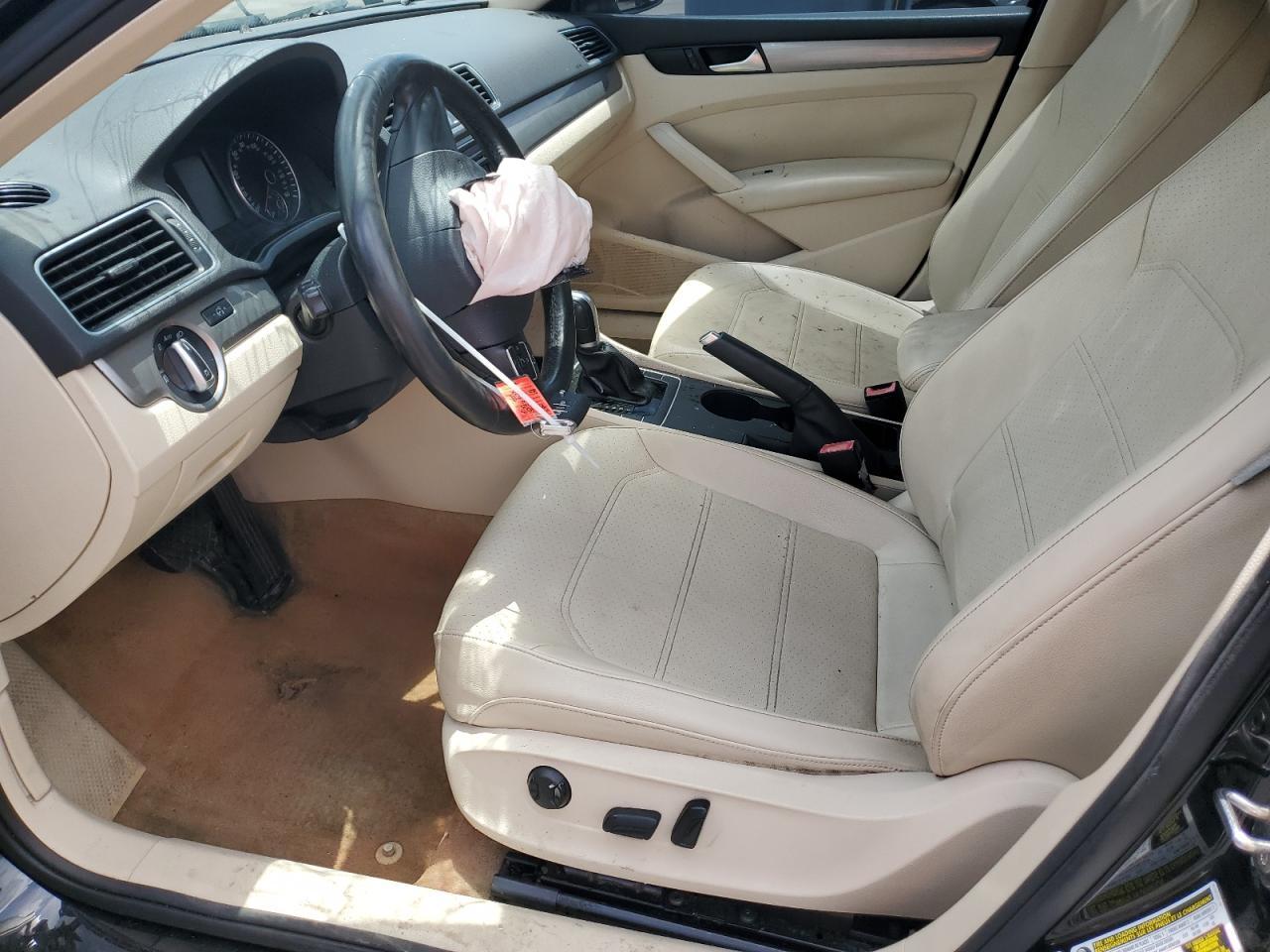 2015 VOLKSWAGEN Passat