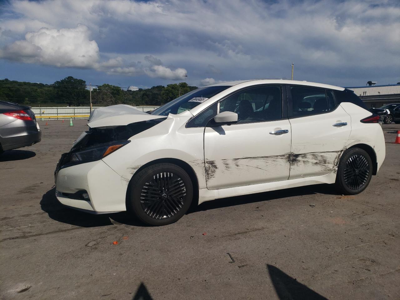 2025 NISSAN LEAF
