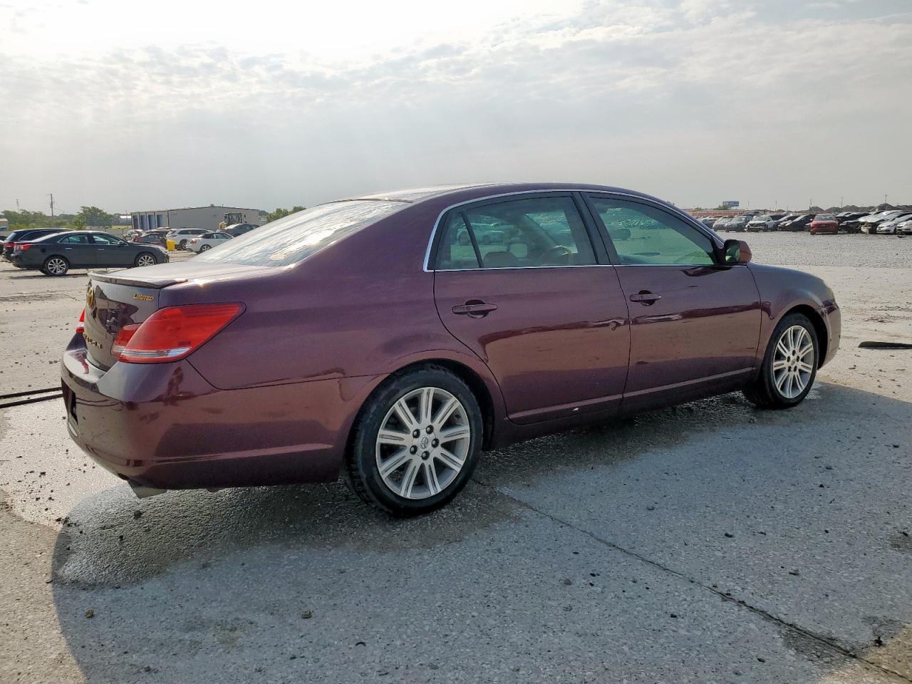 2005 TOYOTA Avalon