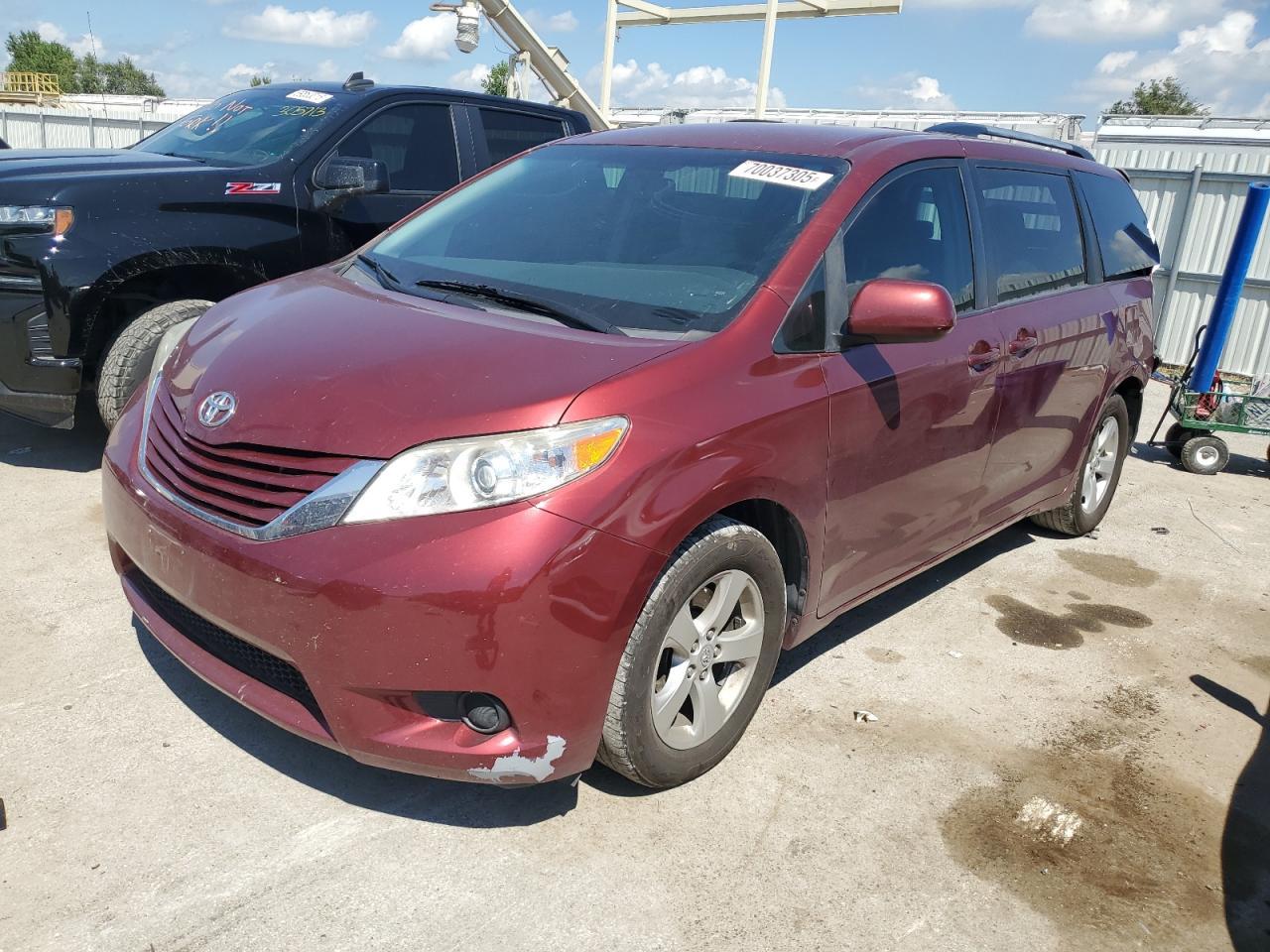 2017 TOYOTA SIENNA