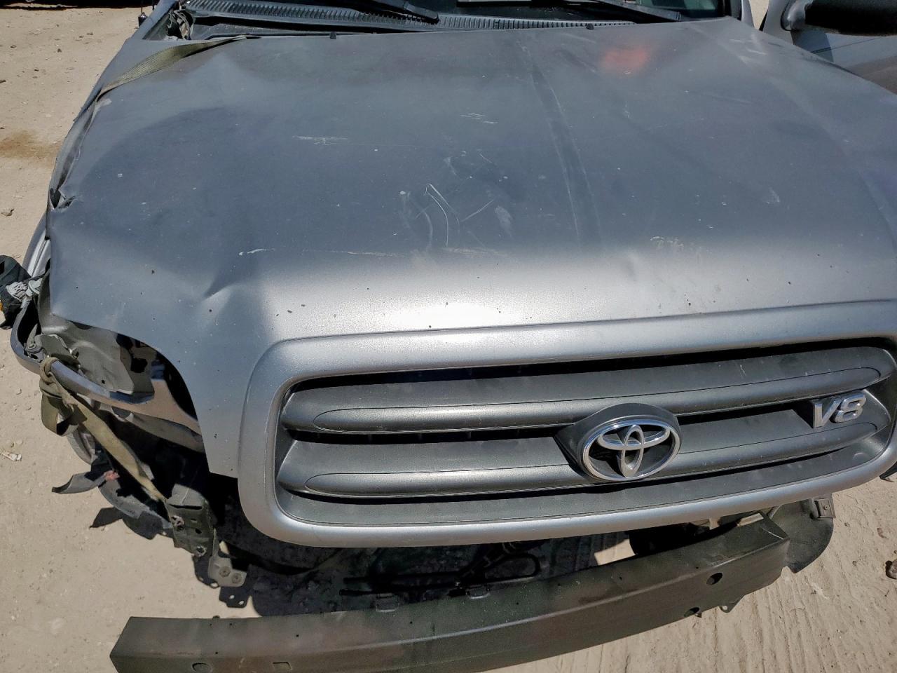 2004 TOYOTA Sequoia