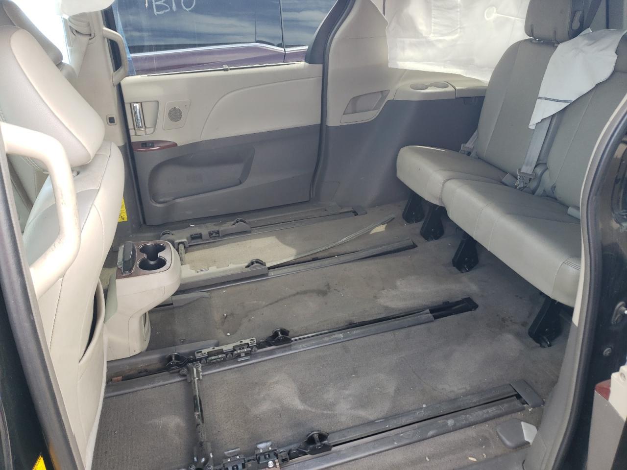 2013 TOYOTA SIENNA