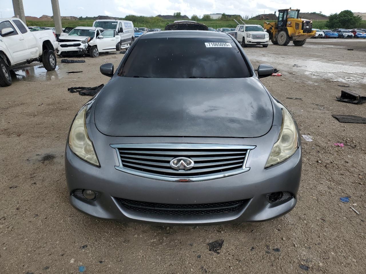 2011 INFINITI G37