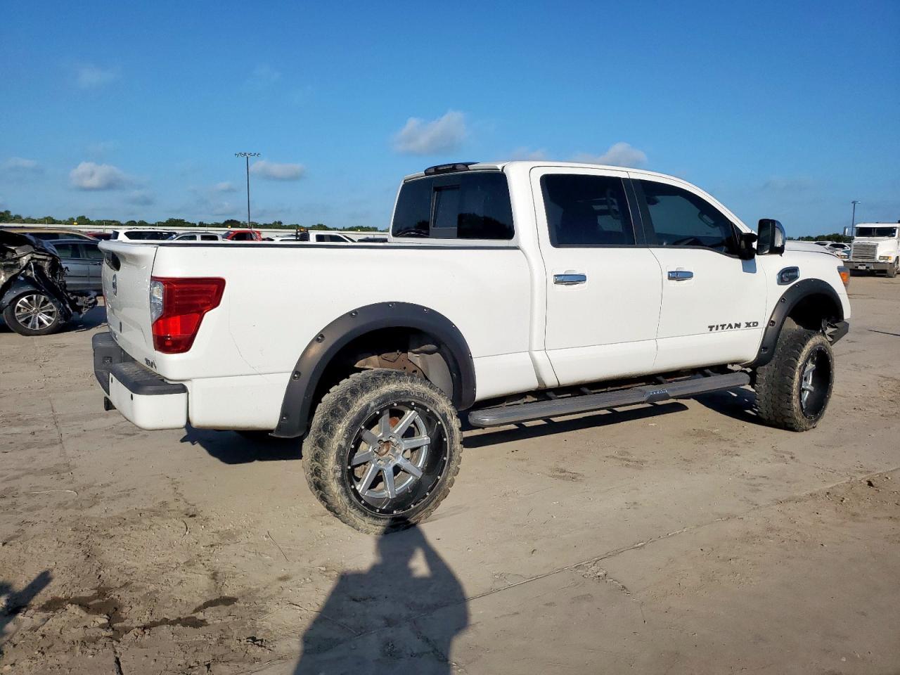 2016 NISSAN Titan